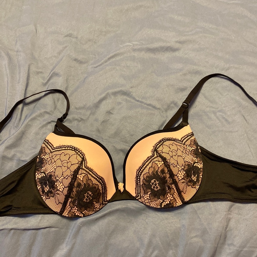 Black and pink lace Maiden Form Bra